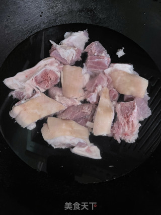 梅菜焖猪足的做法步调：2