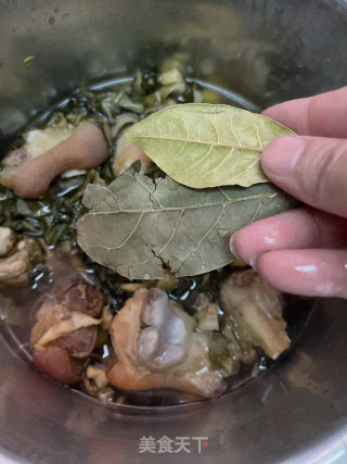 梅菜焖猪足的做法步调：11