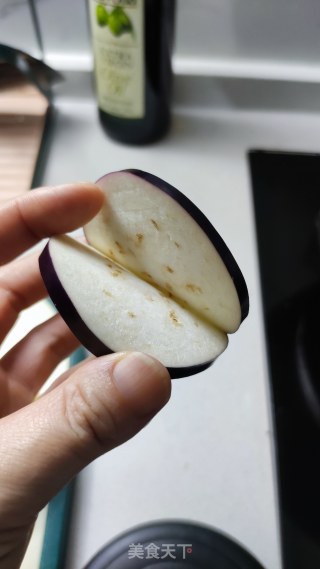 夹炸茄盒的做法步调：1