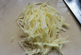 洋葱拌土豆丝的做法步调：1