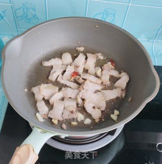 木耳炒包菜的做法步调：5