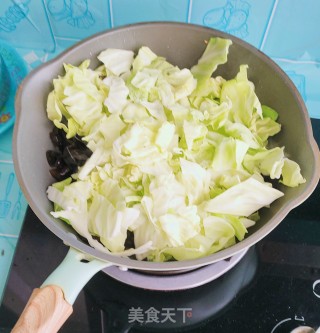 木耳炒包菜的做法步调：6