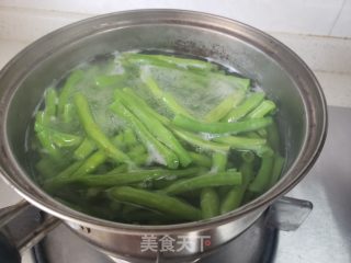姜汁豇豆的做法步调：5