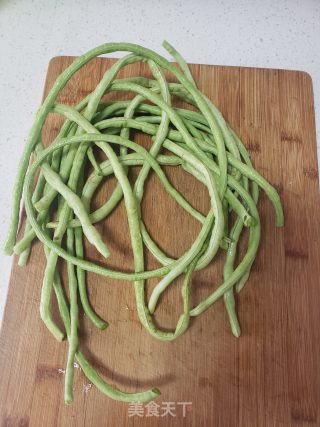 姜汁豇豆的做法步调：1