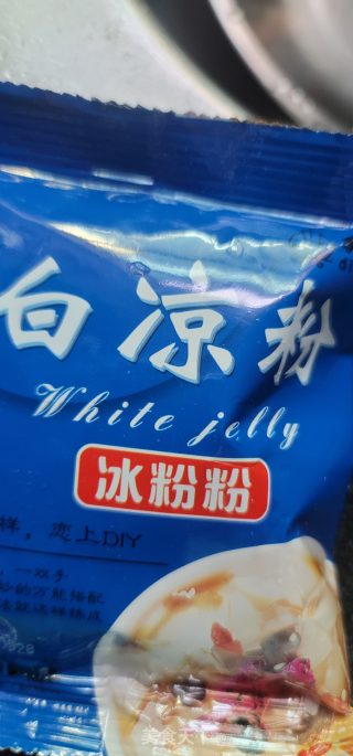 胎菊罗汉果奶冻的做法步调：2