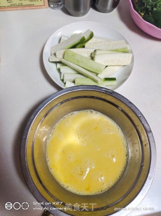 鸡蛋丝瓜汤的做法步调：1