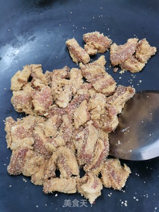北瓜粉蒸肉的做法步调：3