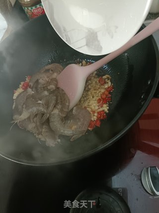 爆炒基围虾的做法步调：5