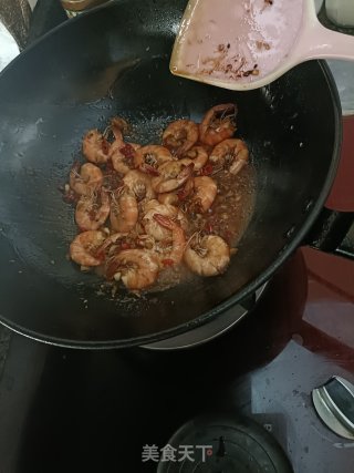 爆炒基围虾的做法步调：9