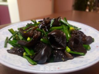 韭苔炒木耳的做法步调：5