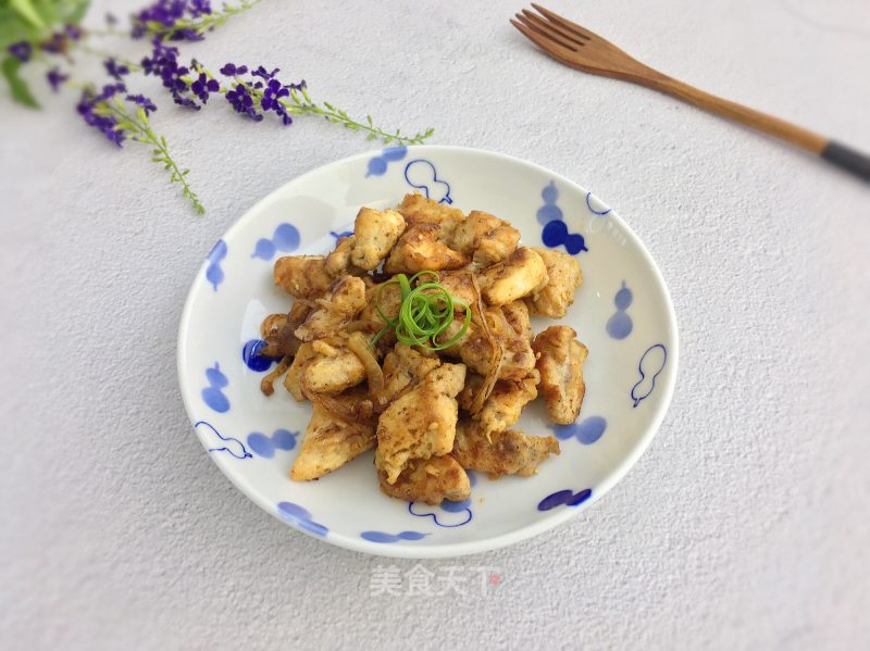 喷鼻煎鸡胸肉的做法