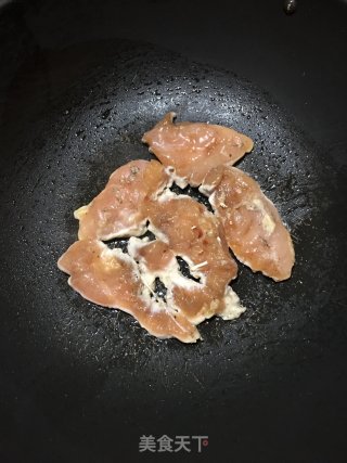 喷鼻煎鸡胸肉的做法步调：6