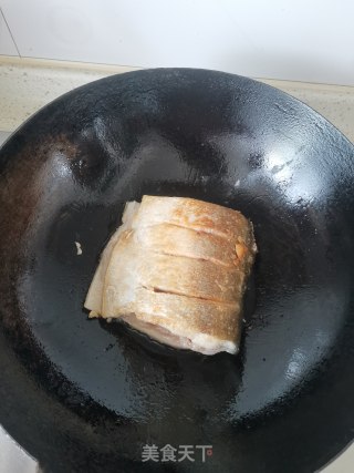 喷鼻辣鱼段的做法步调：4