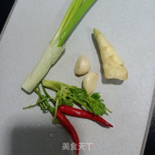 捞汁花甲的做法步调：5