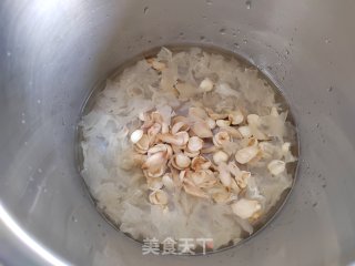 北瓜白枣莲子银耳羹的做法步调：3