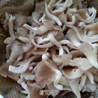 海米韭苔炒秀珍菇的做法步调：2