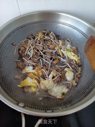 肉终鸡枞花煎蛋汤的做法步调：8