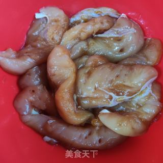 鸡胸肉烧素鸡的做法步调：1