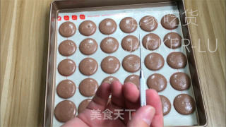 可可马卡龙，法度做法，中坚内乱酥、心感丰硕，玲珑精美。的做法步调：18