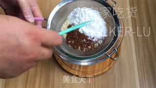 可可马卡龙，法度做法，中坚内乱酥、心感丰硕，玲珑精美。的做法步调：4