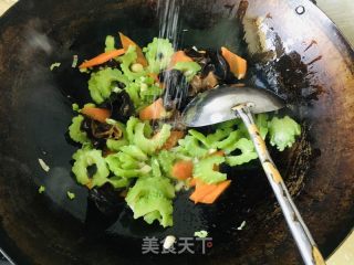 浑炒苦瓜的做法步调：9