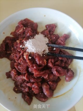 西芹炒牛肉的做法步调：3