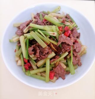 西芹炒牛肉的做法步调：11