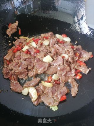 西芹炒牛肉的做法步调：8