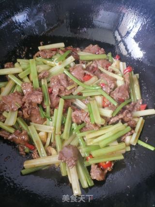 西芹炒牛肉的做法步调：10