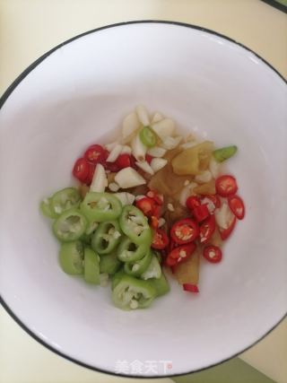 酸辣利剑菜的做法步调：3