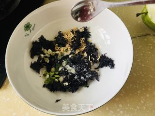 虾皮紫菜蛋花汤的做法步调：2