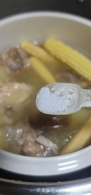 青木瓜玉米笋炖猪骨汤的做法步调：7