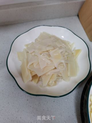 紫苏炒竹笋的做法步调：1