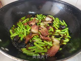 豇豆腊肉卤里的做法步调：7
