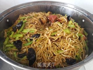 豇豆腊肉卤里的做法步调：10
