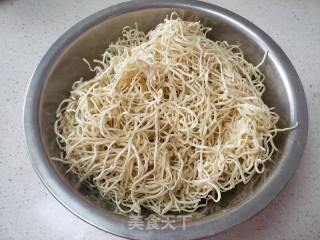 豇豆腊肉卤里的做法步调：3