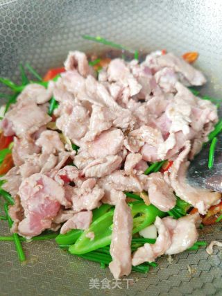 韭菜花炒牛肉的做法步调：10
