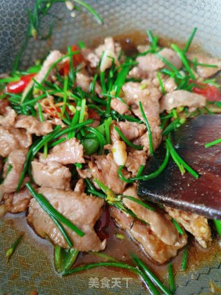 韭菜花炒牛肉的做法步调：12