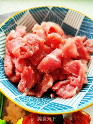 韭菜花炒牛肉的做法步调：2