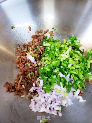 吃没有厌的腊肠炒米饭的做法步调：4
