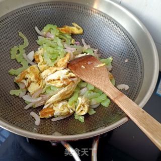 洋葱苦瓜炒蛋的做法步调：15