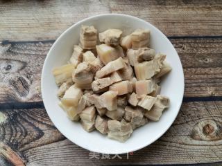 白烧肉炖土豆豆腐串的做法步调：4