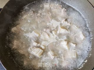 白烧肉炖土豆豆腐串的做法步调：3