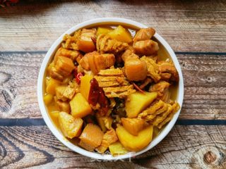 白烧肉炖土豆豆腐串的做法步调：19