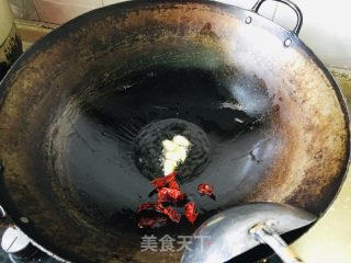 喷鼻芹炒牛肉的做法步调：3