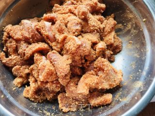 麻辣粉蒸肉的做法步调：6