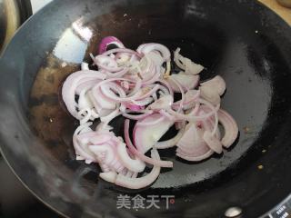 洋葱鸡蛋喷鼻菇炒里的做法步调：9
