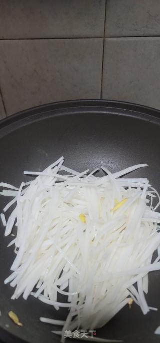 海虾萝卜丝汤的做法步调：6
