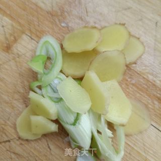 泥鳅冬瓜汤的做法步调：3
