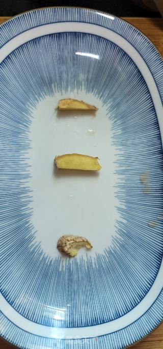 姜葱蒸鲳鱼的做法步调：2